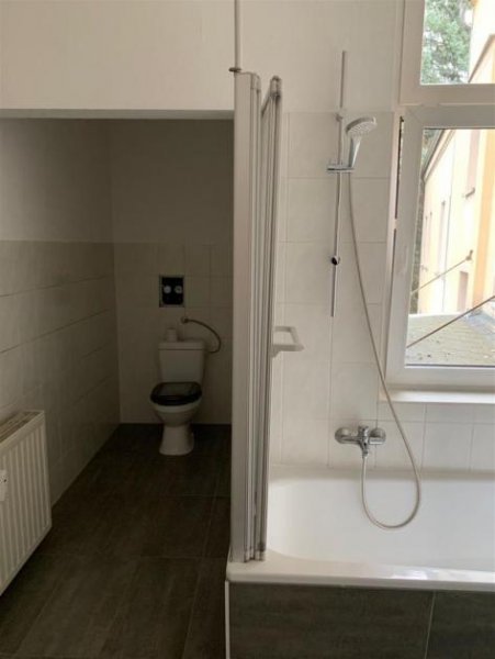 Chemnitz Großzügige 4-Zimmer mit Laminat, EBK und Wannenbad in guter Lage Wohnung mieten