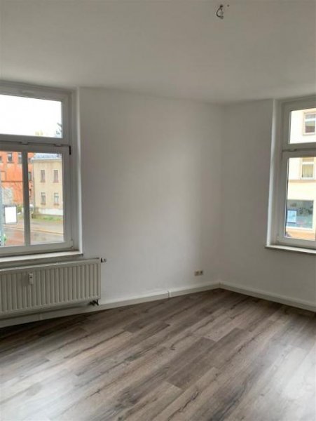 Chemnitz Großzügige 4-Zimmer mit Laminat, EBK und Wannenbad in guter Lage Wohnung mieten