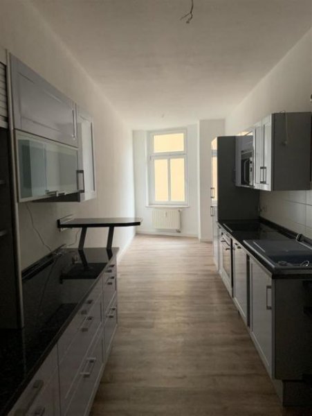 Chemnitz Großzügige 4-Zimmer mit Laminat, EBK und Wannenbad in guter Lage Wohnung mieten