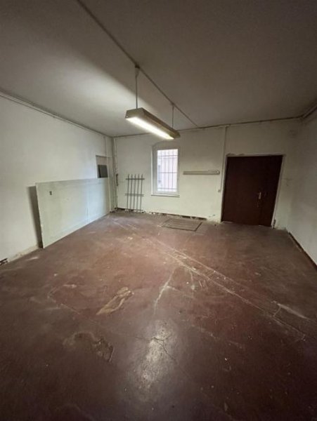 Chemnitz Großzügige Gewerbeeinheit in frequentierter Lage mit Garten! Garage bzw. Stellplatz mgl. Gewerbe mieten