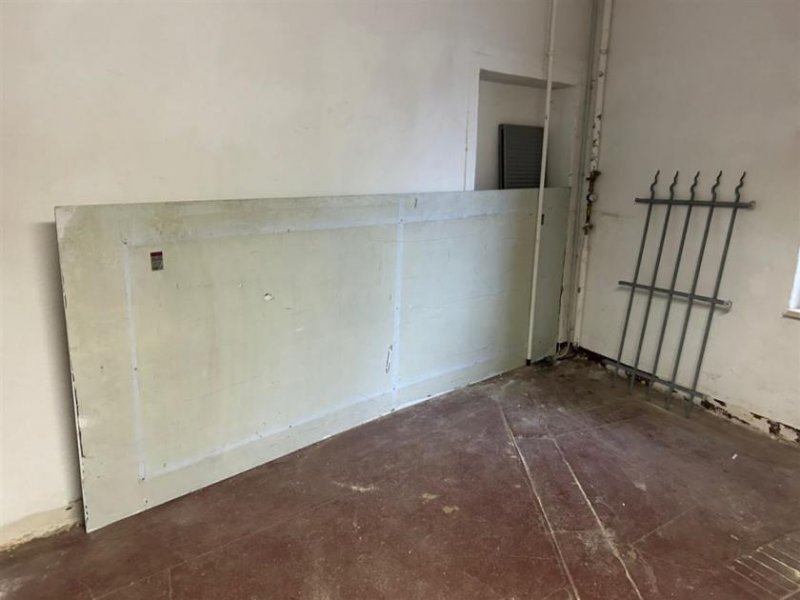 Chemnitz Großzügige Gewerbeeinheit in frequentierter Lage mit Garten! Garage bzw. Stellplatz mgl. Gewerbe mieten