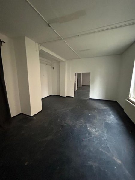 Chemnitz Großzügige Gewerbeeinheit in frequentierter Lage mit Garten! Garage bzw. Stellplatz mgl. Gewerbe mieten