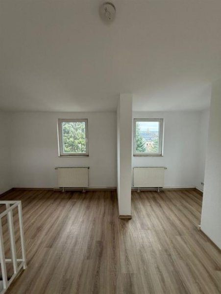 Chemnitz DG Maisonette 3-Zimmer mit EBK, Laminat und Wannenbad in guter Lage Wohnung mieten