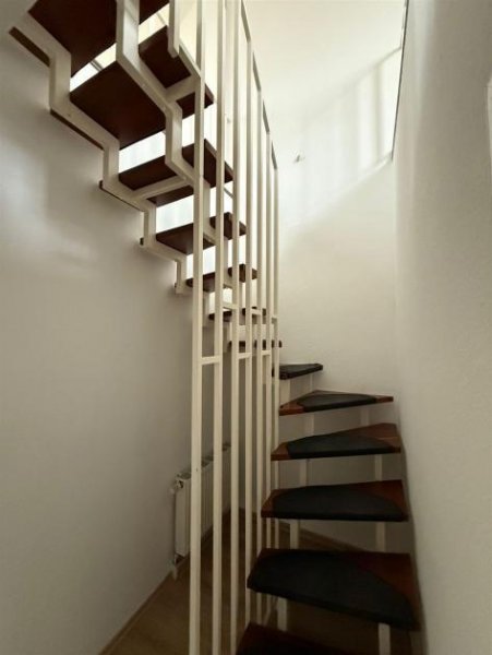 Chemnitz DG Maisonette 3-Zimmer mit EBK, Laminat und Wannenbad in guter Lage Wohnung mieten