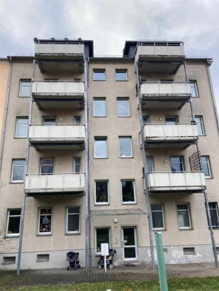 Chemnitz Großzügige 3-Zimmer mit Laminat, Wannenbad und großem Balkon in ruhiger Lage! Wohnung mieten