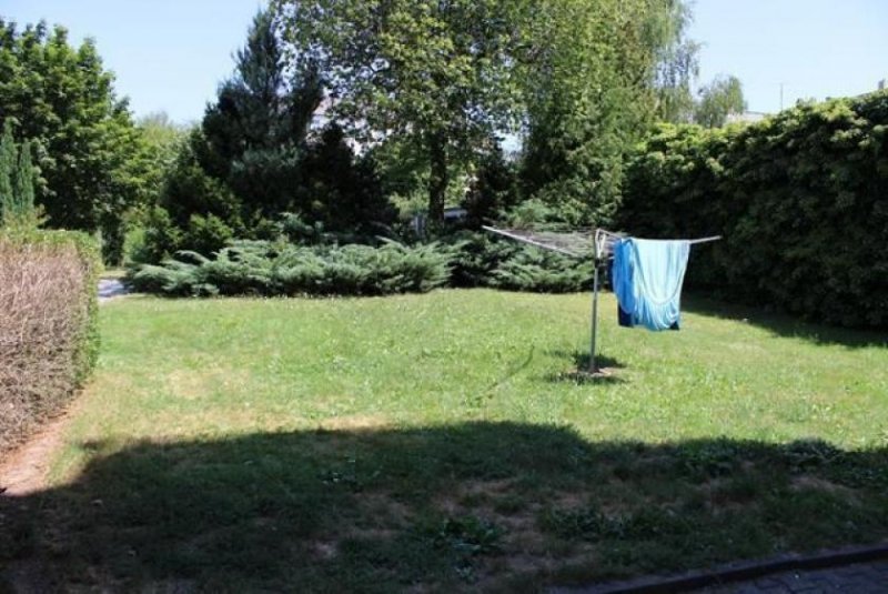 Chemnitz Großzügige 3-Zimmer mit Laminat, Wannenbad und großem Balkon in ruhiger Lage! Wohnung mieten