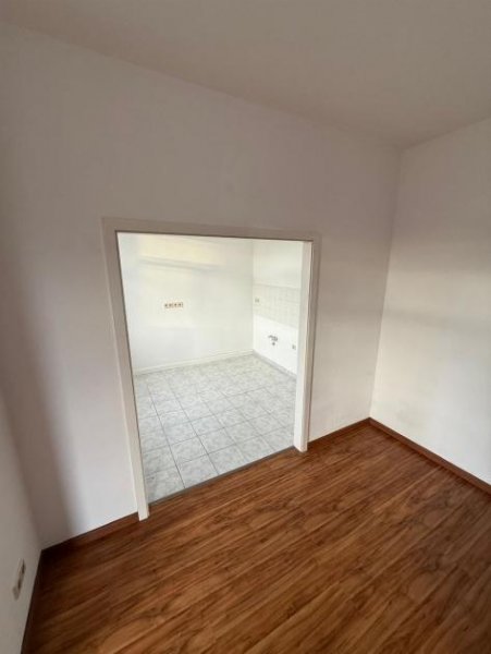 Chemnitz Günstige 2-Zimmer mit Balkon, Laminat und Dusche in guter Lage Wohnung mieten