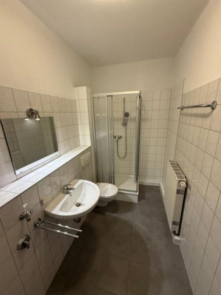 Chemnitz Günstige 2-Zimmer mit Balkon, Laminat und Dusche in guter Lage Wohnung mieten