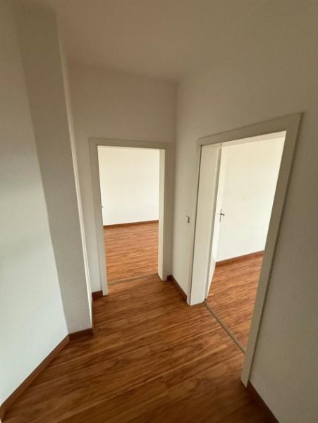 Chemnitz Günstige 2-Zimmer mit Balkon, Laminat und Dusche in guter Lage Wohnung mieten