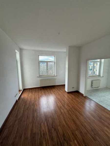 Chemnitz Günstige 2-Zimmer mit Balkon, Laminat und Dusche in guter Lage Wohnung mieten