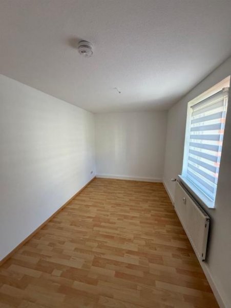 Chemnitz Gemütliche 2-Zimmer mit Laminat, offener Küche, Tageslichtbad mit Wanne und Dusche! Wohnung mieten