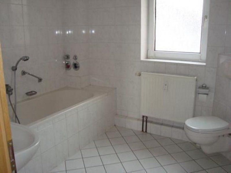 Chemnitz * Großzügige 2-Zimmer mit Wannenbad und großer Küche in ruhiger Lage! * Wohnung mieten