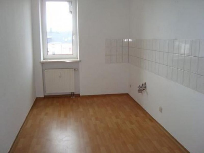 Chemnitz * Großzügige 2-Zimmer mit Wannenbad und großer Küche in ruhiger Lage! * Wohnung mieten