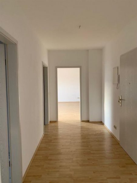 Chemnitz Großzügige DG 2-Zimmer mit EBK, Laminat und Dusche in guter Lage Wohnung mieten