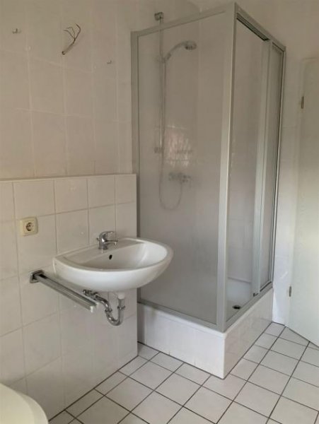 Chemnitz Großzügige DG 2-Zimmer mit EBK, Laminat und Dusche in guter Lage Wohnung mieten