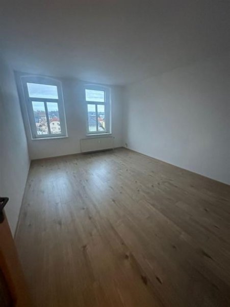 Chemnitz Neue Einbauküche! Große 3-Zimmer mit neuem Laminat und Wannenbad in guter Lage! Wohnung mieten