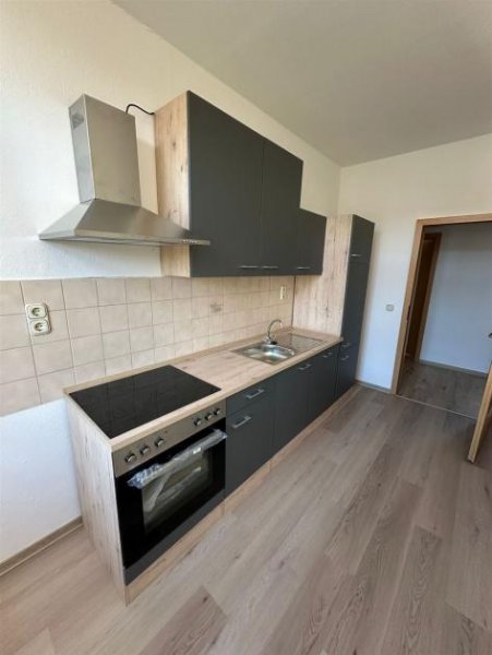 Chemnitz Neue Einbauküche! Große 3-Zimmer mit neuem Laminat und Wannenbad in guter Lage! Wohnung mieten
