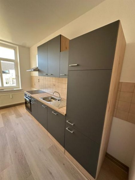 Chemnitz Neue Einbauküche! Große 3-Zimmer mit neuem Laminat und Wannenbad in guter Lage! Wohnung mieten