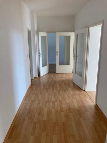 Chemnitz 2-Zimmer mit Laminat, Wannenbad & Balkon in ruhiger Lage! Wohnung mieten