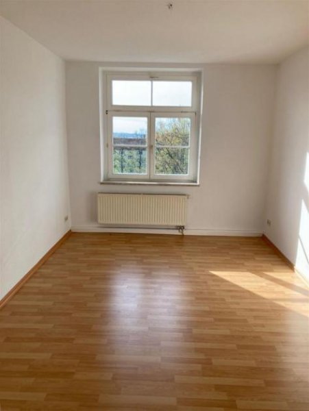 Chemnitz 2-Zimmer mit Laminat, Wannenbad & Balkon in ruhiger Lage! Wohnung mieten