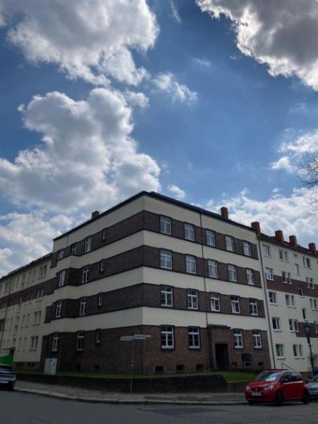 Chemnitz 2-Zimmer mit Laminat, Wannenbad & Balkon in ruhiger Lage! EBK mgl. Wohnung mieten