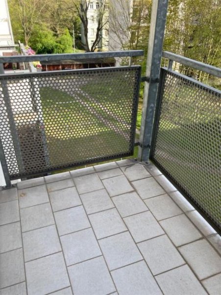 Chemnitz 2-Zimmer mit Laminat, Wannenbad & Balkon in ruhiger Lage! Wohnung mieten