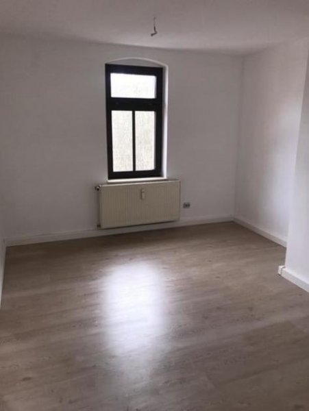 Chemnitz Einbauküche! Günstige DG 3-Zimmer mit Laminat und Wanne in guter Lage! Wohnung mieten