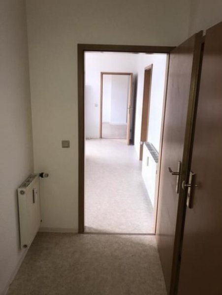 Chemnitz Einbauküche! Günstige DG 3-Zimmer mit Laminat und Wanne in guter Lage! Wohnung mieten