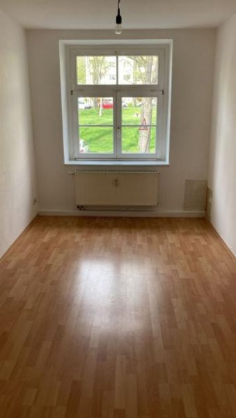 Chemnitz Gemütliche 2-Zimmer mit Laminat, Balkon und Wannenbad in ruhiger Lage! Vormieter verkauft EBK Wohnung mieten