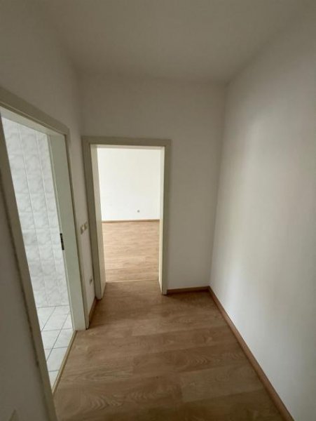 Chemnitz Gemütliche 2-Zimmer mit Laminat, Wanne und Dusche in ruhiger Lage Wohnung mieten