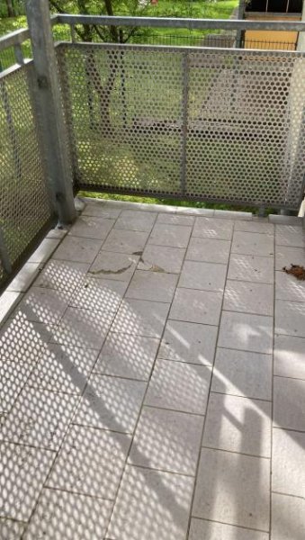 Chemnitz Gemütliche 2-Zimmer mit Laminat, Balkon und Wannenbad in ruhiger Lage! Vormieter verkauft EBK Wohnung mieten