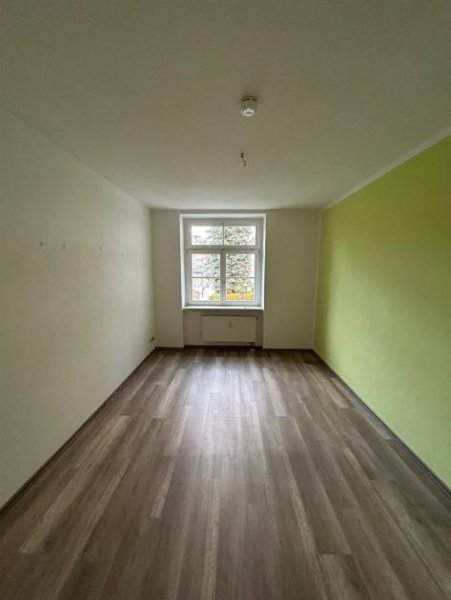 Chemnitz Gemütliche 3-Zimmer mit Laminat, Balkon und Wannenbad in ruhiger Lage! EBK mgl. Wohnung mieten