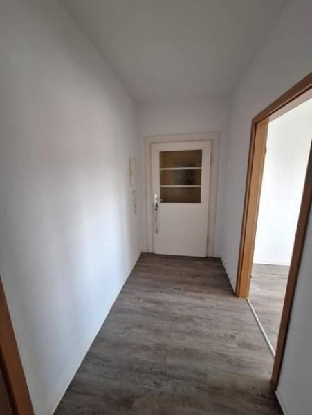 Chemnitz Gemütliche DG 3-Zimmer mit Laminat, Balkon und Wannenbad in ruhiger Lage! EBK mgl. Wohnung mieten