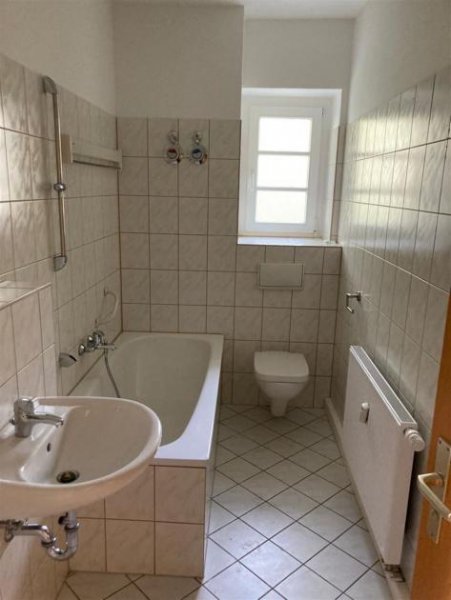 Chemnitz Große 1-Zi. mit neuer EBK, Laminat, Wanne, Abstellraum & Balkon in ruhiger Lage! Wohnung mieten