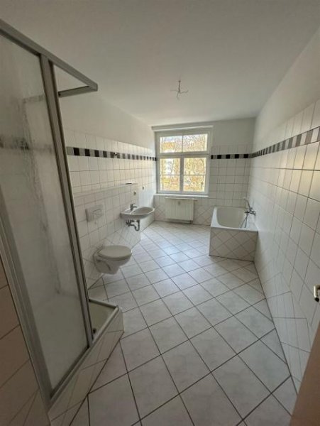 Chemnitz Große 4-Zimmer mit Wanne, sep.WC, Laminat und 2 Balkonen in ruhiger Lage! Wohnung mieten