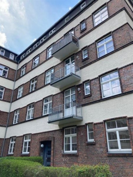 Chemnitz Große 4-Zimmer mit Wanne, sep.WC, Laminat und 2 Balkonen in ruhiger Lage! Wohnung mieten