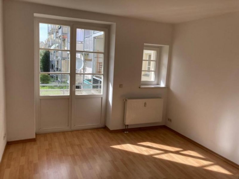 Chemnitz Große 4-Zimmer mit Wanne, sep.WC, Laminat und 2 Balkonen in ruhiger Lage! Wohnung mieten