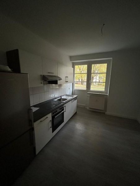 Chemnitz Großezügige 1-Zimmer mit Laminat, Wannenbad, Einbauküche & Balkon in ruhiger Lage! Wohnung mieten