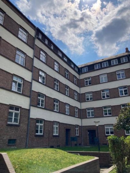 Chemnitz Großezügige 1-Zimmer mit Laminat, Wannenbad & Balkon in ruhiger Lage! Wohnung mieten