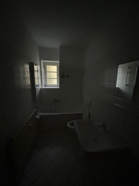 Chemnitz Großezügige 1-Zimmer mit Laminat, Wannenbad, Einbauküche & Balkon in ruhiger Lage! Wohnung mieten