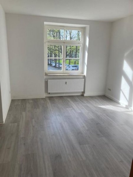 Chemnitz Großezügige 1-Zimmer mit Laminat, Wannenbad, Abstellraum & Balkon in ruhiger Lage! Wohnung mieten