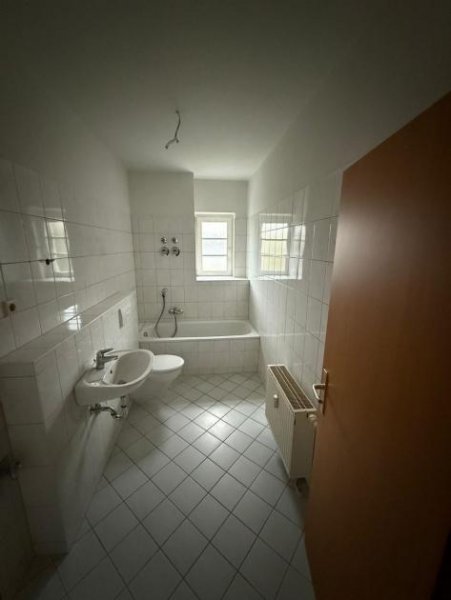 Chemnitz Großezügige 2-Zimmer mit Laminat, Wannenbad, EBK & Balkon in ruhiger Lage! Wohnung mieten