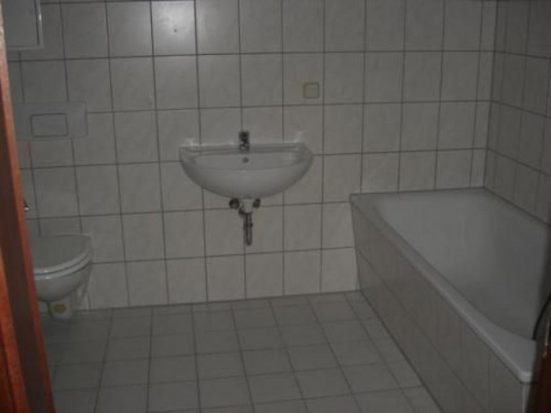 Chemnitz Großzügige 1-Zimmer mit Einbauküche, Wanne, Dusche, Laminat und Aufzug in Uninähe Wohnung mieten