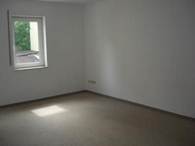 Chemnitz Großzügige 1-Zimmer mit Einbauküche, Wanne, Dusche, Laminat und Aufzug in Uninähe! Wohnung mieten
