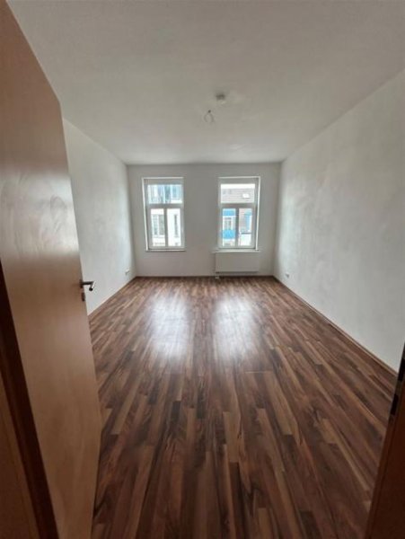 Chemnitz Großzügige 3-Zimmer mit Laminat, Balkon und Eckwanne in guter Lage Wohnung mieten