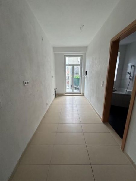 Chemnitz Großzügige 3-Zimmer mit Laminat, Balkon und Eckwanne in guter Lage Wohnung mieten