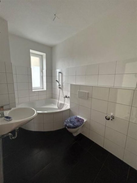 Chemnitz Großzügige 3-Zimmer mit Laminat, Balkon und Eckwanne in guter Lage Wohnung mieten