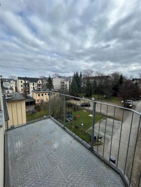 Chemnitz Großzügige 3-Zimmer mit Laminat, Balkon und Eckwanne in guter Lage Wohnung mieten