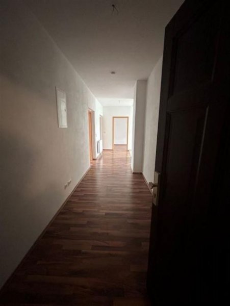 Chemnitz Großzügige 3-Zimmer mit Laminat, Balkon und Eckwanne in guter Lage Wohnung mieten