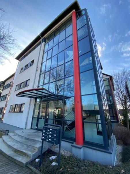 Chemnitz Großzügige 8-Zi. Büroeinheit mit 2xTG-Stellplätzen in guter Lage! Gewerbe mieten